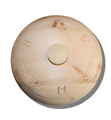 Brottopf mit Schnitzereien